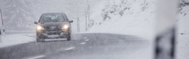 OBUSTAVLJEN SAOBRAĆAJ KA KOPAONIKU! Mećava napravila pometnju, olujni vetar formirao snežne nanose