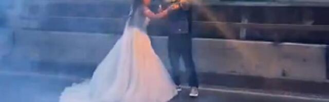 Svatovi blokirali Pančevački most (VIDEO)