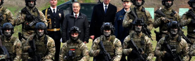 Vučić poručio pripadnicima SAJ-a: Država je starija i veća od svake dnevne politike! A vi štitite državu