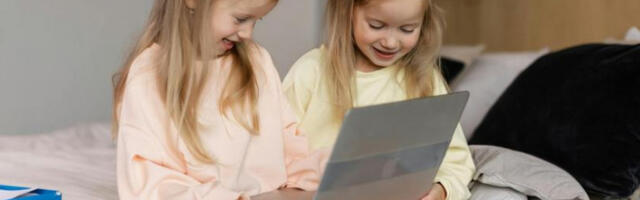 Грчка забрањује друштвене мреже за децу испод 15 година