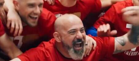 LUDNICA U SVLAČIONICI! Isplivao snimak slavlja crveno-belih posle pobede u derbiju i osvajanja šampionske titule! (VIDEO)