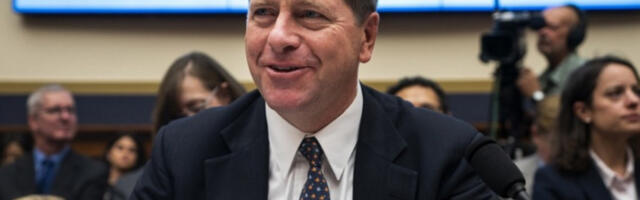 Трамп новимновао Џеја Клејтона за директора Националне обавештајне службе