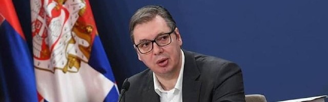 Vučić: Meni nisu potrebni poršei, ne idem helikopterom na stranačke skupove