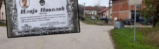 "ISPUSTIO JE SVOJU PLEMENITU DUŠU" Na kapiji kuće u kojoj se ubio dečak osvanuo POTRESAN PRIZOR