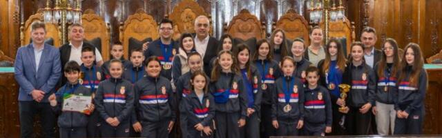 Subotica: Gradonačelnik Bakić primio takmičare Karate kluba „Spartak-Enpi“, učesnike Šotokan Prvenstva i Kupa Evrope u Italiji