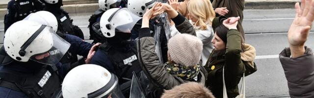 Policija počela da privodi aktiviste na Starom savskom mostu: Uhapšene 4 osobe