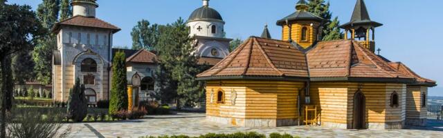 Manastir krije zakopano blago: Ovde se deca krste u ledenoj vodi, mnogi dolaze zbog jedne legende