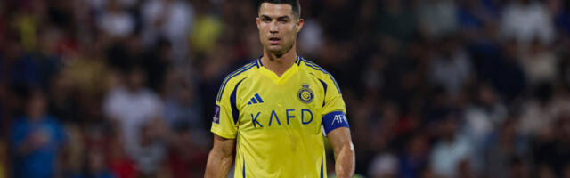Sraman potez Ronalda! Navijači mu skandirali Mesijevo ime, a on se hvatao za m*da (VIDEO)