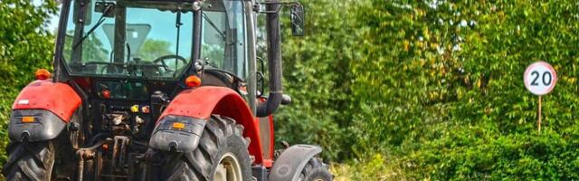Ukrao traktor ispred kuće u okolini Rume, pa uhapšen