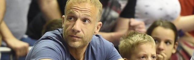 Bahati voditelj će Zvezdine utakmice gledati u policijskoj stanici - Milan Kalinić osuđen na deset meseci uslovno zbog tuče