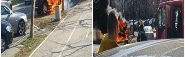 Požar na Novom Beogradu: Vatra guta džip (VIDEO)