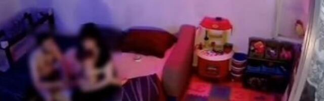 MUŠKARAC UDARA I DAVI ŽENU DOK ONA DRŽI DETE NA KREVETU!  Stravičan snimak porodičnog nasilja