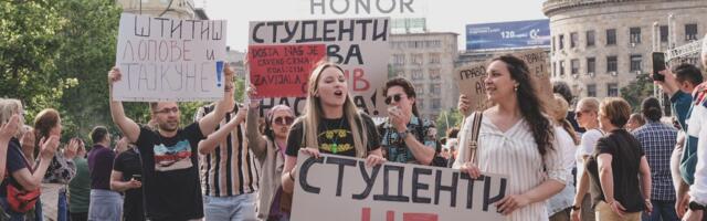 Studenti na protestima: Stali smo u prve redove jer i mi se pitamo