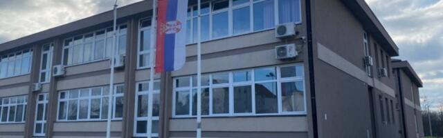 DEVOJČICA (16) KOJA JE POPILA AZOTNU KISELINU MOŽE IMATI DUGOROČNE POSLEDICE" Poznati pedijatar o incidentu u školi u Obrenovcu: "Svaka sekunda je ključna!"