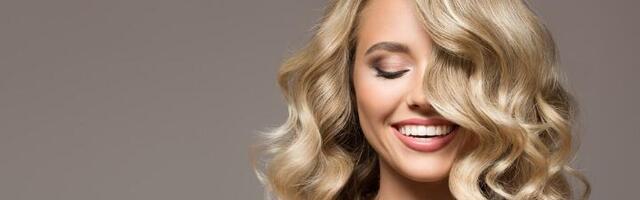 Ova boja kose biće hit proleća, a dobro stoji svim ženama (VIDEO)