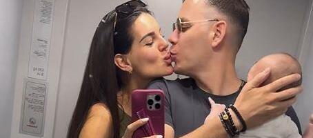 (FOTO) JOVANA LJUBISAVLJEVIĆ I BOGDAN SREJOVIĆ OVAKO UŽIVAJU SA SINOM: Mama blista bez trunke šminke u trenerci, a Jakov ima najslađi šorts