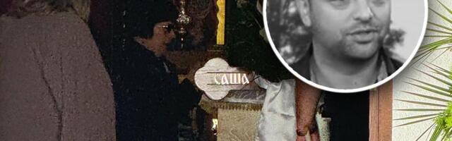 Porodica Saše Katančića prima saučešće u crkvi: Pevač utučen stigao među prvima, ćerka nosi jednu ružu