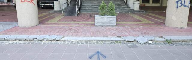 „Da li je sledeći korak da upadaju na fakultete i biju“: Dekan Fizičkog fakulteta o šaranju zgrade na Studentskom trgu