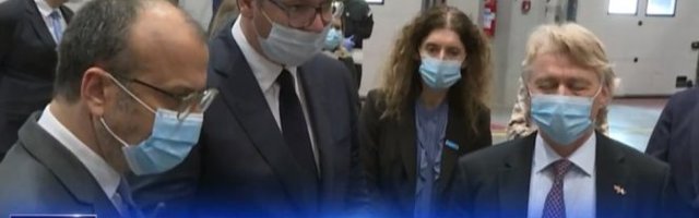 (UŽIVO) PREDSEDNIK VUČIĆ NA PRIMOPREDAJI MEDICINSKE OPREME IZ EU I NORVEŠKE