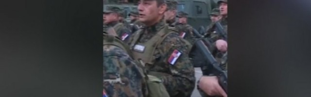 "ODLAZIMO NA KOSOVO RAVNO": Žandarmerija u Kraljevu peva himnu kosovskih junaka (VIDEO)