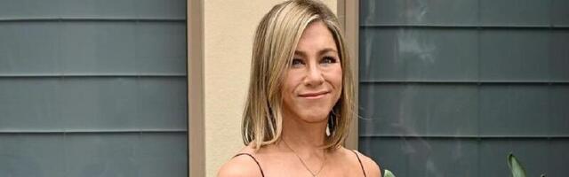Dženifer Aniston se upravo pojavila u stajlingu a la Rejčel Grin