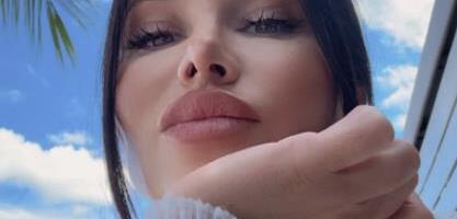 EVO KO TEŠI STANIJU... Starleta prolazi kroz pakao zbog rijalitija, a on je svaki dan uz nju