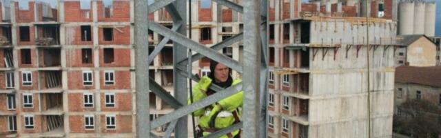 RADOVAN RADI POSAO KOJI RETKO KO U SRBIJI SME! Malo ko se odlučuje za ovo, ali on je uvek "na visini zadatka"! (FOTO)