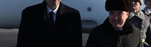 PRVA SLIKA, PREDSEDNIK SRBIJE SLETEO U ASTANU: Vučić dočekan uz sve počasti (FOTO)