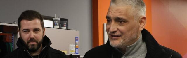 Slavlje u domu Čede Jovanovića - Pevačica stigla sa specijalnim poklonom i odmah zapevala