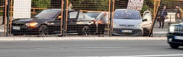 Udes ispred Pančevačkog mosta: Automobilu otpao točak (VIDEO)