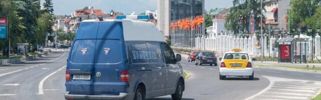 Dadilja ostavila bebu na klupi u parku