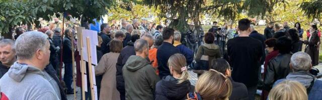 „Bački Petrovac uz studente“: Uskoro godišnjica uništavanja izložbe protestnih fotografija