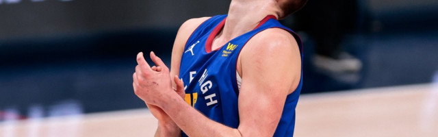 Stvarno mu nije lako - rastura kako igra, a opet najčešće ima OVAKVU FACU... Nikola Jokić sam protiv svih: I Janis je osetio moć Srbina, ali samo njegovu, Denver je ponovo izgubio!