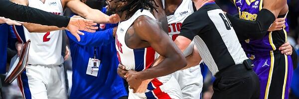 Brutalan faul Lebrona Džejmsa doveo do velikih incidenata na terenu