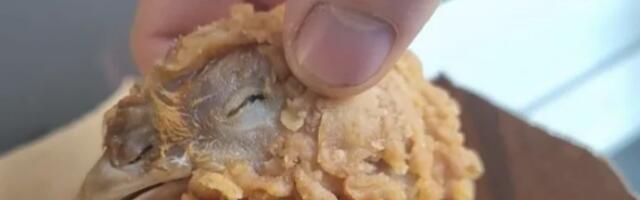 Uz kutiju KFC krilaca dobila pohovanu glavu