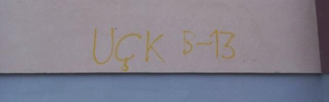 JEZIVI GRAVITI NA KOSOVU I METOHIJI: Pretnje OVK osvanule na zgradama gde žive Srbi i njihovim automobilima! (FOTO)