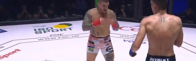 Haos u Hrvatskoj! Cela hala vređala Bakočevića, on se smejao, pa odsvirao kraj posle nokdauna (VIDEO)