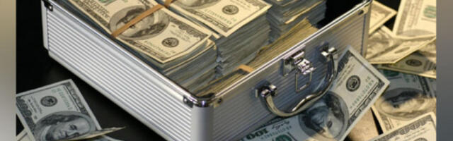 Удео долара у светским девизним резервама пао на 56,9 одсто