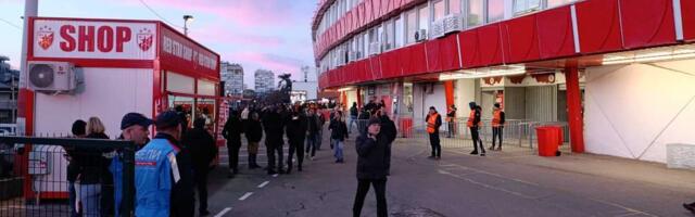 SVE JE SPREMNO ZA SPEKTAKL U LJUTICE BOGDANA! Crveno-beli napadaju osminu finala Lige Evrope, Delije stižu na stadion - pogledajte kakva je atmosfera pred meč!