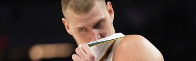 (VIDEO) Jokić besneo na saigrače tokom utakmice, pogledajte kako je vikao sa klupe dok se Denver raspadao na terenu