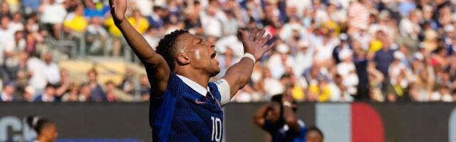 FRANCUSKA – ŠVEDSKA Stativa sprečila gol Mundijala, ali nije strelu moćnog Mbapea: Ludački meč u Nju Džersiju! /VIDEO/