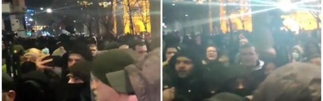 "LOPOVI, LOPOVI" Narod ispred RIK-a (VIDEO)