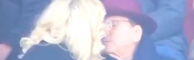 Berluskoni ljubi 54 godine mlađu devojku (VIDEO)