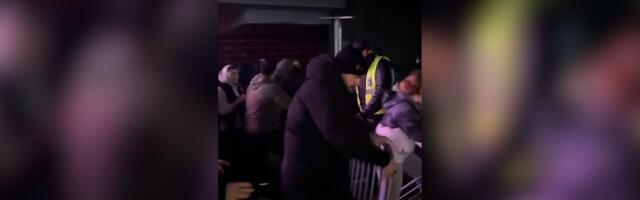 Haos ispred Arene: Navijači sklonili barikadu kad su saznali da Obradović više nije trener!