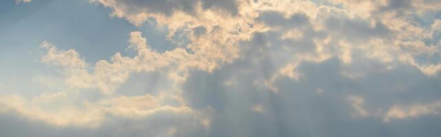 Vreme danas: Oblačno uz sunčane intervale