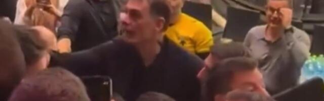 Barckoas napravio haos posle poraza u Dubaiju: Popeo se na tribine i našao navijača koji ga je vređao /VIDEO/
