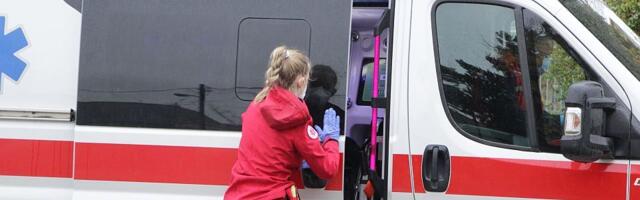 FOTO Udes na Iriškom vencu, kamion udario u kombi: Povređena dva muškarca