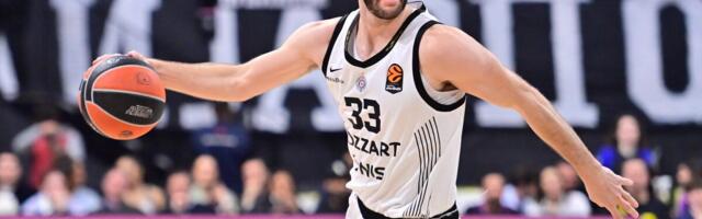 Kraj između Nika Kalatesa i Partizana! Legendarni Grk doputovao na potpis ugovora (Video/Foto)