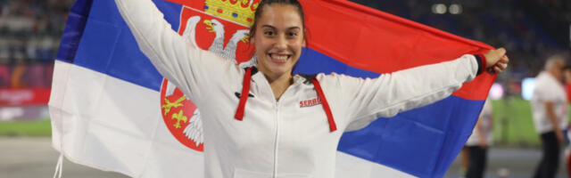 OD MALIH NOGU PA SVE DO VELIKIH VISINA Jedna od najboljih atletičarki sveta objavila fotografije iz detinjstva i oduševila sve