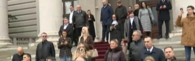 BLOKADERI I OPOZICIJA U TOTALNOM RATU NAKON DIVLJANJA ISPRED SKUPŠTINE Pokazali koliko zapravo očima ne mogu da se vide